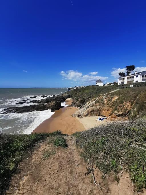 Sur La Plage De Bonne Source Les Pieds Dans L'Eau Pornichet Exterior photo