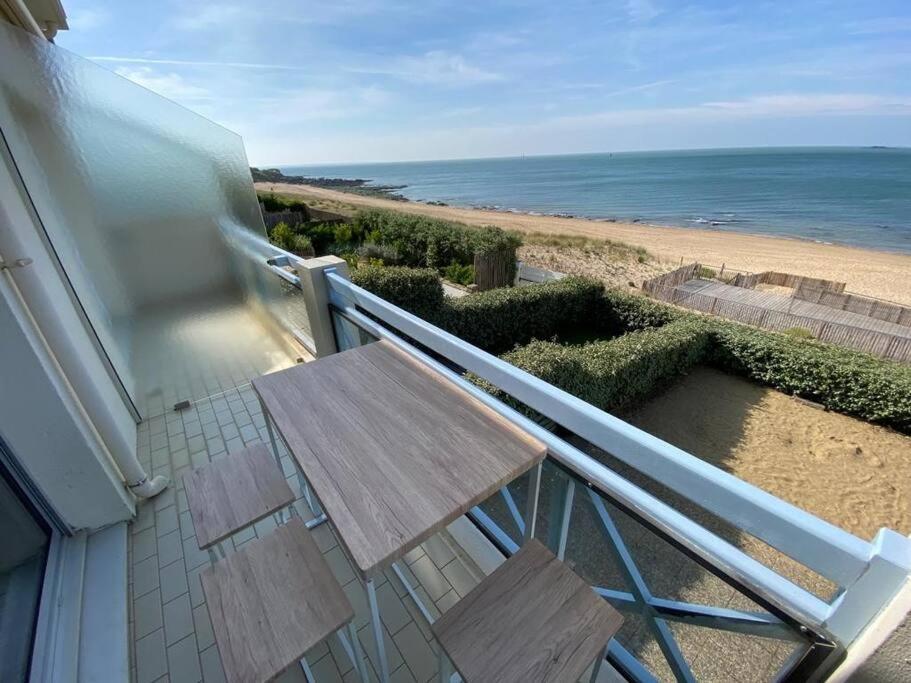 Sur La Plage De Bonne Source Les Pieds Dans L'Eau Pornichet Exterior photo